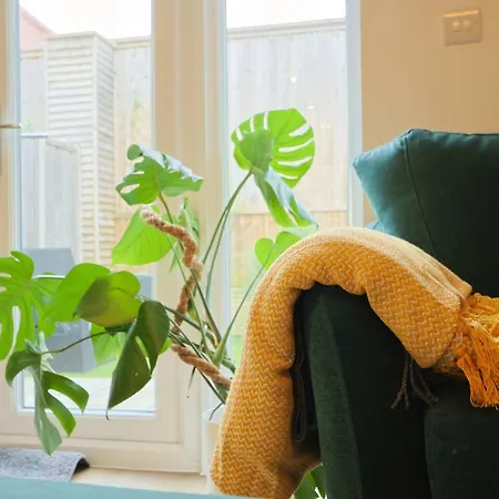 Three Bedroom House In Easton Bristol