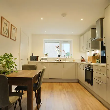 Three Bedroom House In Easton * Bristol
