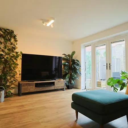 Three Bedroom House In Easton Bristol
