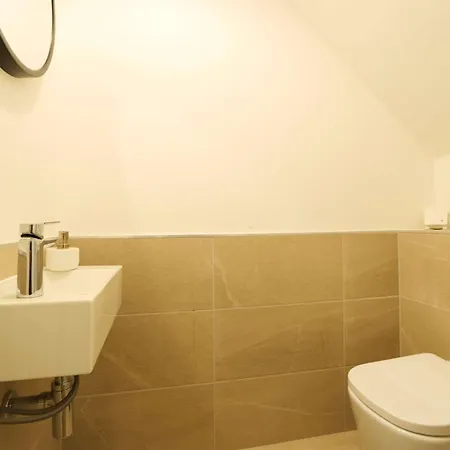 Three Bedroom House In Easton *